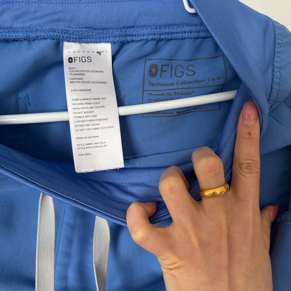 Figs Vibrant Blue Scrub Ensemble
Ceil Blue - Picture 4 of 5